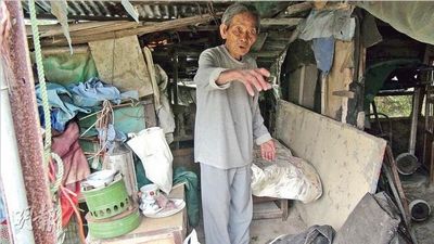 自打水井耕种捕鱼香港老翁坚守爱巢隐居世外(图)