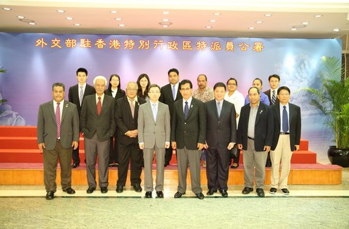外交部驻港特派员宋哲会见密克罗尼西亚联邦总统莫里