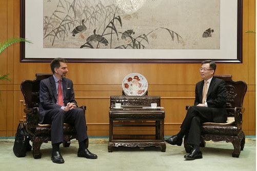 宋哲会见西班牙外交部北美及亚太司司长苏鲁埃塔