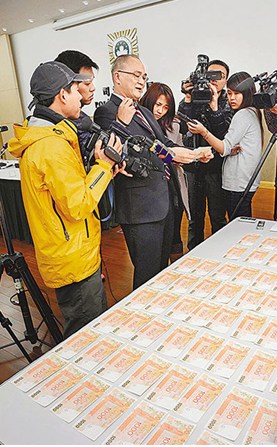 高仿真伪钞袭港澳骗过验钞机金融部门要求银行回收