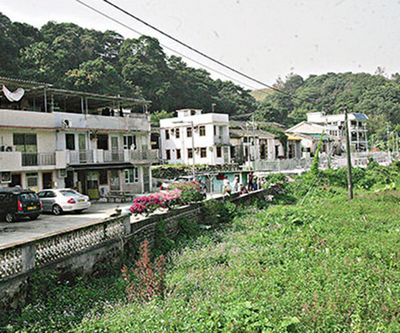 小狗被捕兽器夹住港警员到场救援亦“中招”(图)