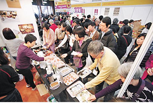香港美食节熟食区人山人海“狗不理包子”受欢迎