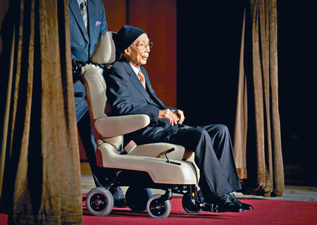 港媒揭秘:邵逸夫英文名“RunRun”系音译