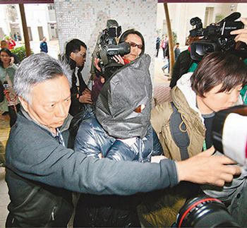 香港虐佣案受害者增至4人警方押解女雇主返寓所搜证