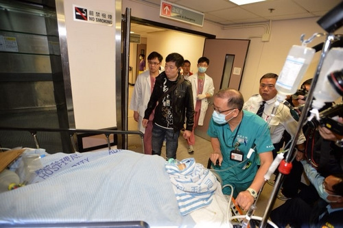 明报前总编辑伤口再无大量出血可在床单上写字