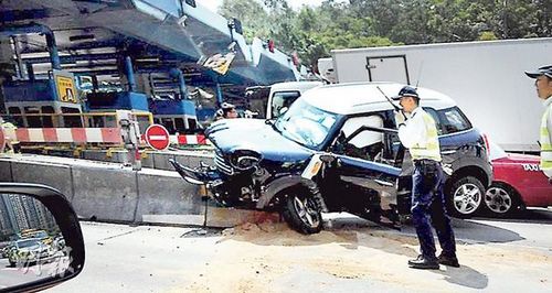 ���Ů˾��һʱ����ײ�ϵ�ʿ5��������ҽ