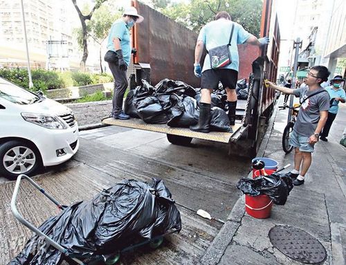 香港伴尸纵火案:屋内垃圾多达4吨要清理数日