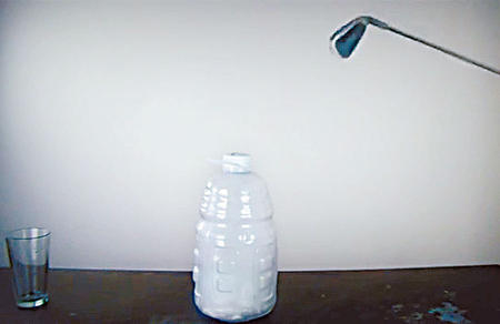 网上教授制造“干冰炸弹”香港14岁名校生被捕