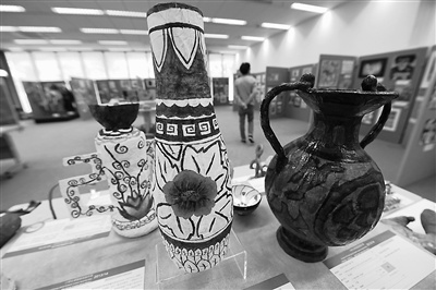 香港小学生创作全新“青花瓷”(图)