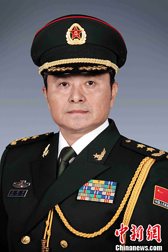 解放军驻港部队司令员调整谭本宏少将接任