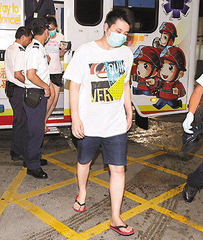 女友与别人亲昵“绝世好男人”以刀架颈要轻生