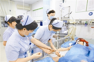 香港少女深圳游泳不慎溺水武警官兵接力救治