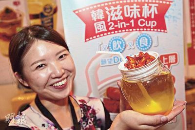 翻版都敏俊宣传香港美食博览参展商出奇招揽客