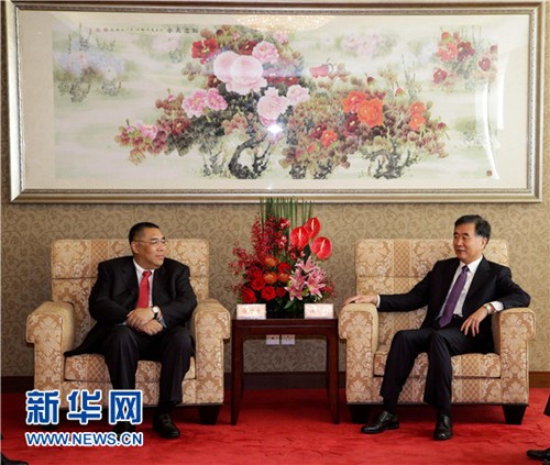 汪洋祝贺崔世安当选为第四任澳门特首人选(图)