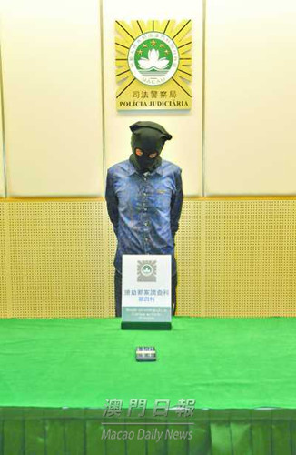 假装辨真伪台男子澳门抢大陆商人10万港币筹码