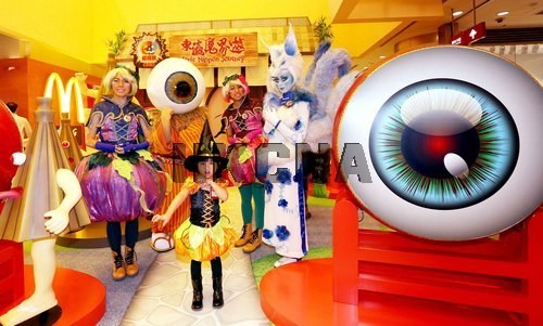 图:香港一商场设置万圣节“哈啰喂”装饰