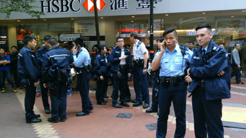 警员陆续到达铜锣湾占领区准备清场(图)