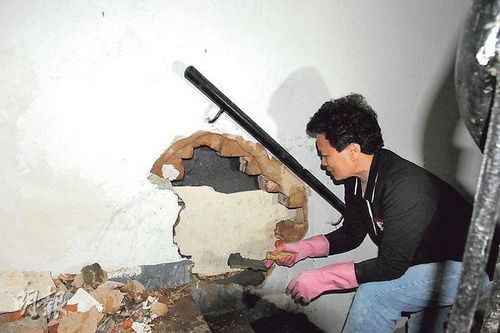 蒙面贼砸墙入店盗走价值300万沉香木(图)