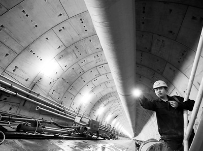 京港高铁内地段工程贯通