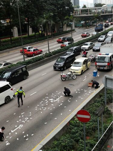 ���Ů�ӽ��ذ����˳�����Ǯ����:���������ʮ��