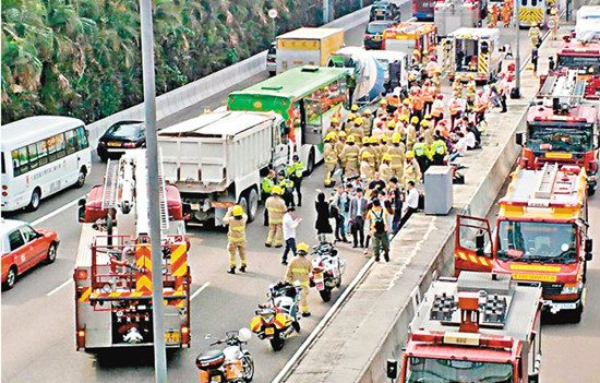 香港连发两起3车相撞意外共47人受伤(图)