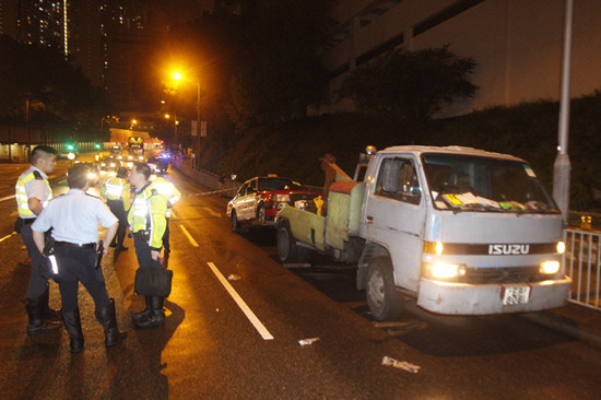 香港唯一女拖车司机丧命女儿悼“超人妈妈”睡了