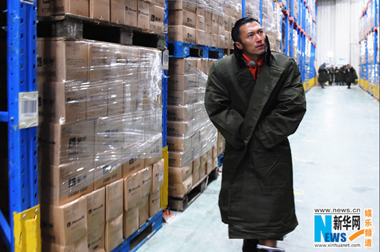 谢霆锋冰库吃冰棍赢军大衣陈伟霆扎马步顶碗(图)