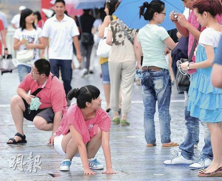 香港景点“星光大道”将封闭重修手印及铜像搬走