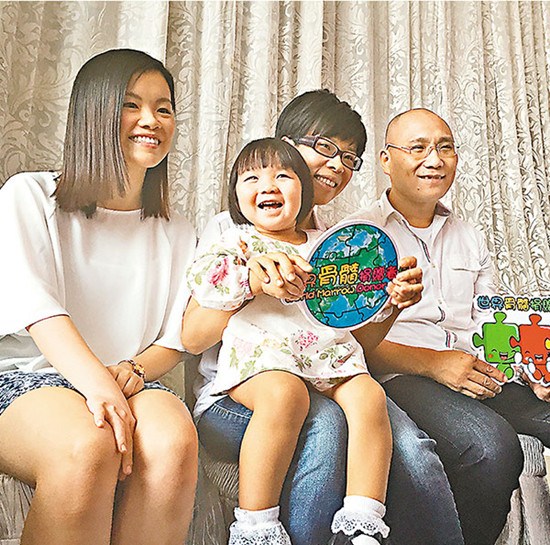 香港一少女捐骨髓救女婴两人成“母女”(图)