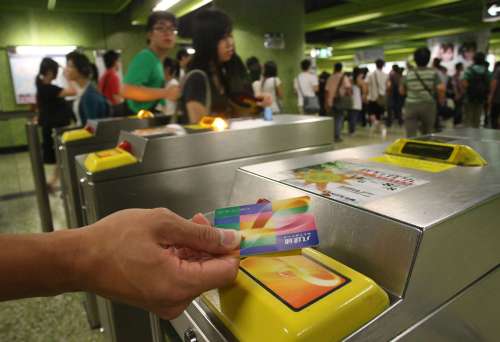 死于安乐:香港“八达通式”危机