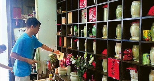 报告指香港骨灰坛严重短缺未来3年零供应(图)