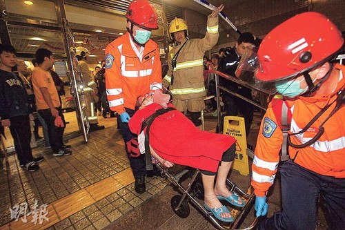 香港一茶餐厅起火楼上约500人疏散(图)