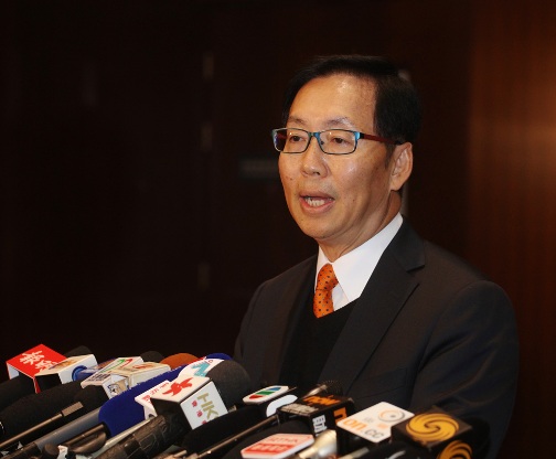 香港立法会财委会审议港珠澳桥追加拨款 盼不拖延