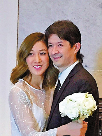 钟嘉欣入行12年情史简单“秘婚”后补摆喜酒