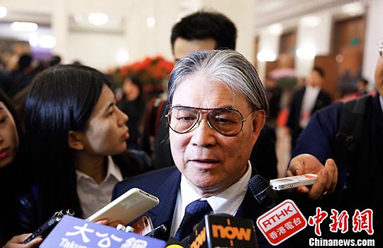 霍震霆谈香港内地融合:两地年轻人可一起多踢踢球