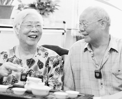 �������Ϸ��������ɫ���ϡ��ڰ�����һ�ָ���