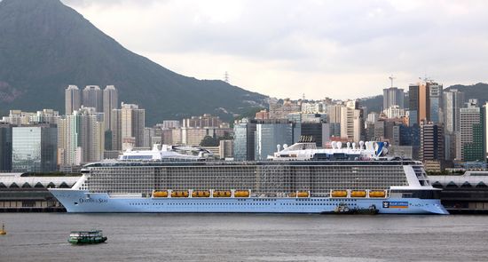 亚洲最大邮轮“海洋赞礼号”抵港可载客逾4000人