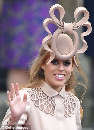 英国王室成员碧翠丝公主拍卖礼帽捐助儿童事业