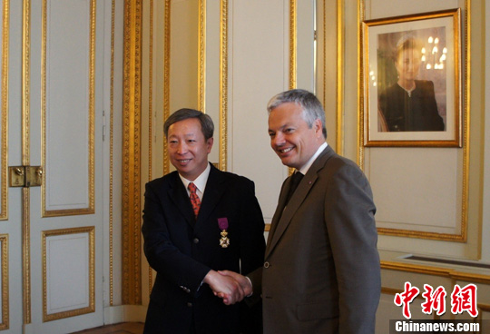 ����ʱ�������׵¶�˹Ϊ���������²��¹���ѫ��