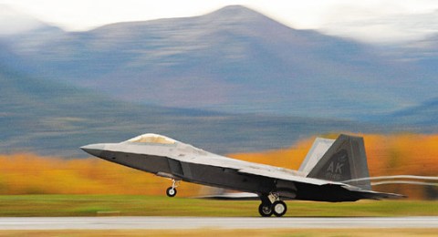 ���վ�����Աȱ��ȫ�����F-22ս���ٶ�ͣ��