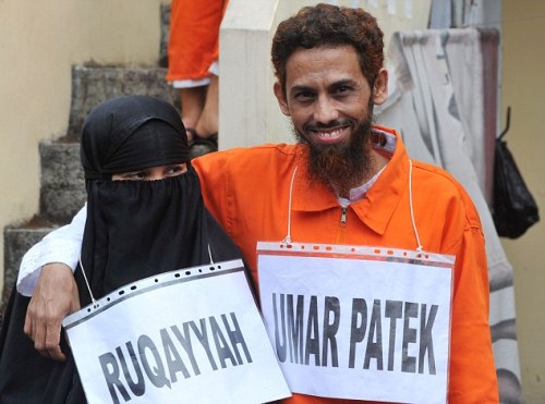 ���嵺��ը�������ػ������ֳ�¶����Ц�ݣ�ͼ��