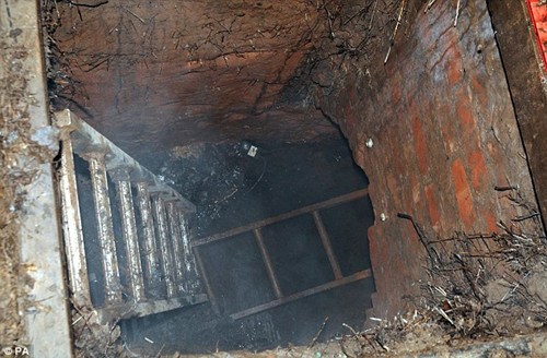 英国盗贼半年挖30米长地道偷走6000英镑(图)