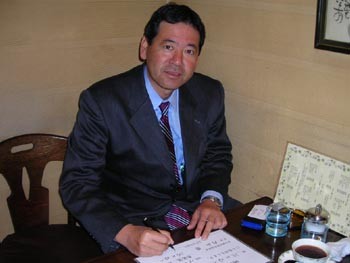 日本众院两名议员乘船“视察”钓鱼岛