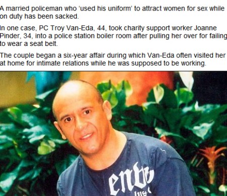 英警官执勤时曾与5名女子发生性关系被解雇(图)