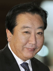 野田卸下眼罩上班称眼部伤势已无大碍(图)