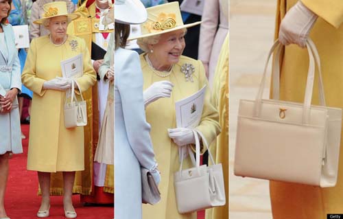 英女王迎来登基60周年随身小包中物件曝光(图)