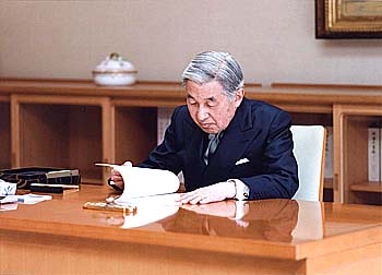 日本天皇术后修养皇太子建议减少父亲公务负担