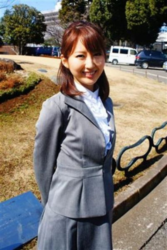 日本26岁美女候选人当选市议员曾做过模特(图)
