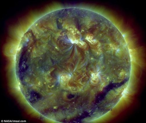 NASA公布太阳风暴精彩照片展现另类太阳(组图)(3)