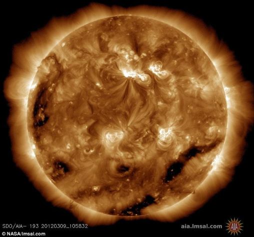 NASA公布太阳风暴精彩照片展现另类太阳(组图)(5)